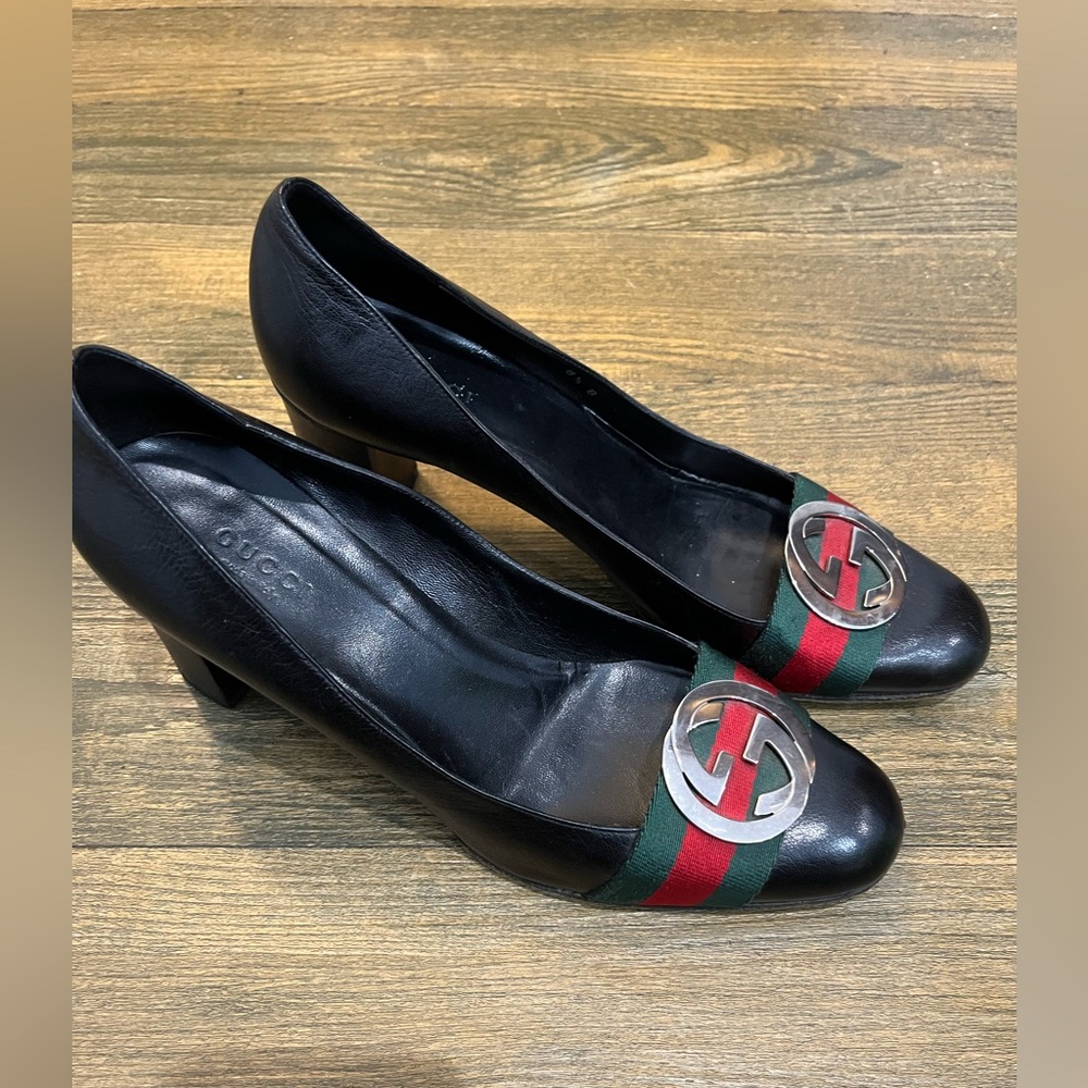 Gucci Black Heels with‎ Silver Interlocking Logo and Green-Red Stripe Sz. 8.5 - Picture 2 of 7